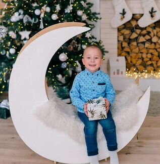 Нарядная рубашка и джинсы