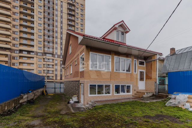 Коттедж 200 м² на участке 4,2 сот.