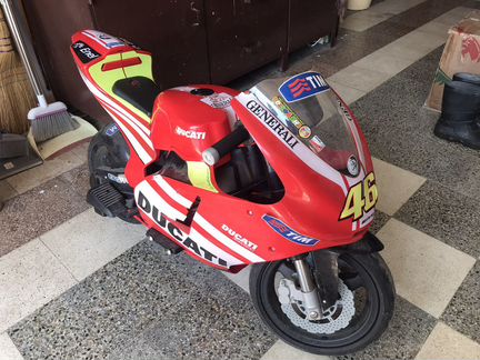 Peg Pegero Ducati GP электромобиль, стилизованный