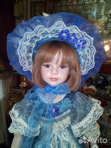 Фарфоровая кукла