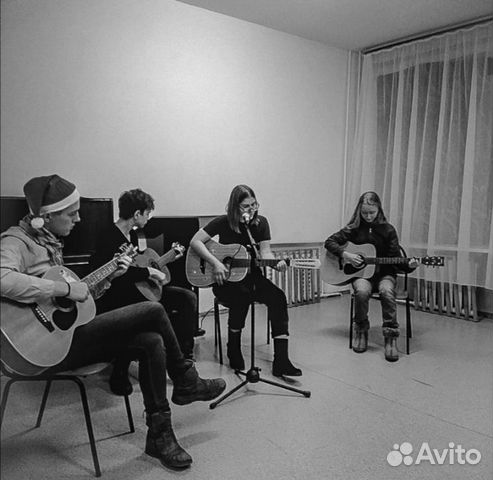 Учитель музыки (гитара, укулеле)