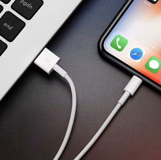 USB кабель на iPhone