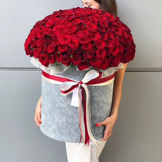 Розы в шляпной коробке