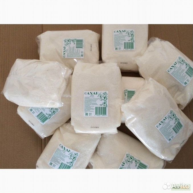 Стикеровка товара на складе. Сахар фасованный. Крупы фасовка. Расфасовано и упаковано. Упаковка сыпучих продуктов в пакеты.