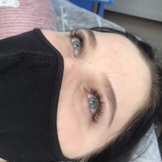 Наращивание ресниц, оформление бровей