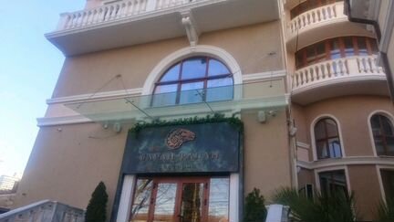 Козырек стеклянный