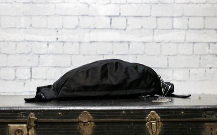 Большая поясная сумка Under Armour