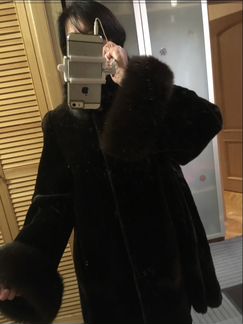 Шуба-манто из мутона (овчина), отделка песец