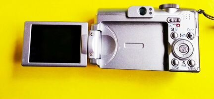 Компактный фотоаппарат