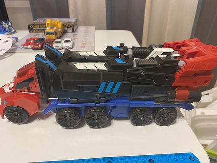 Трансформер Оптимус Прайм