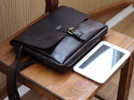 Сумка кожанная через плечо