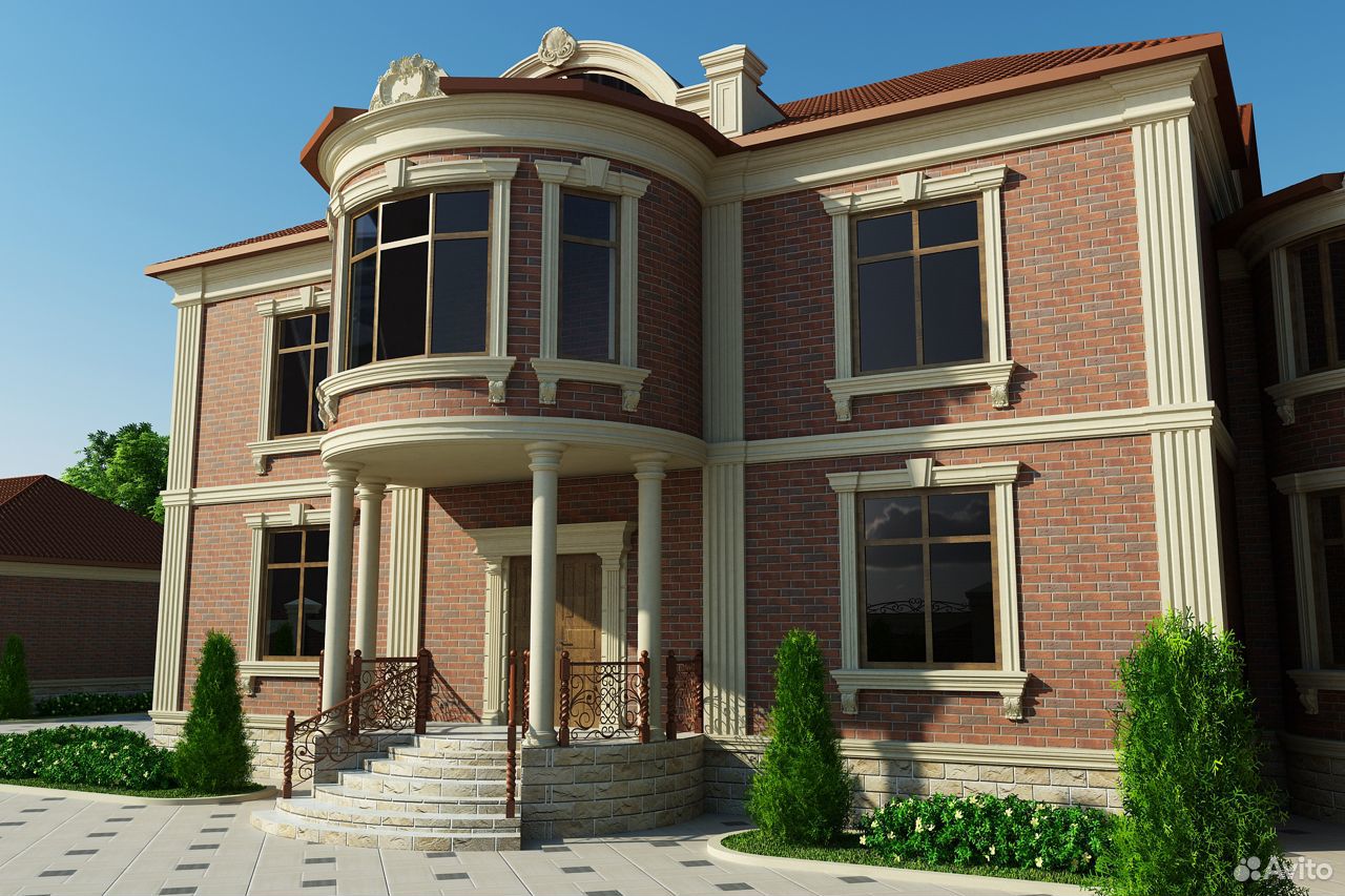 Дом из дагестанского камня с большими окнами и эркером