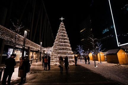 Праздничное украшение деревьев