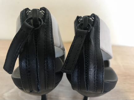 Новые босоножки United Nude 37р