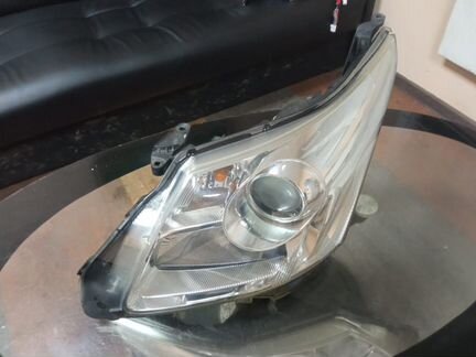 Тойота Авенсис 3 фара передняя левая