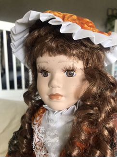 Фарфоровая кукла