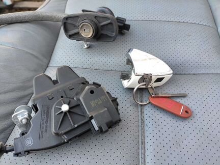 Mercedes W212 личинка замка с ключами