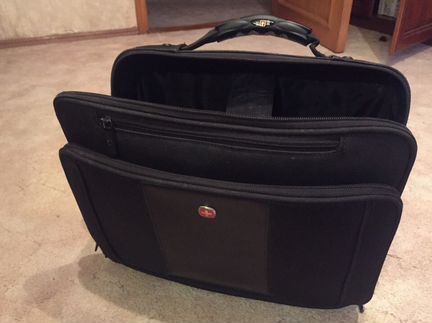 Черная сумка через плечо