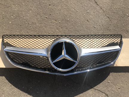 Mercedes 207 rest решетка радиатора AMG