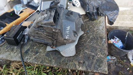 Корпус воздушного фильтра на Audi A4 B7 оригинал