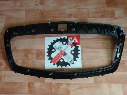 Кронштейн решетки радиатора 09-12