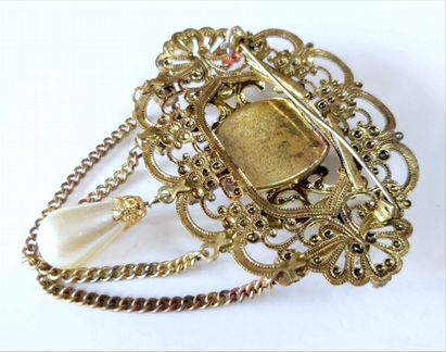 Красивая очень крупная королевская брошь с подвеск