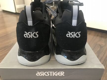 Кроссовки asics