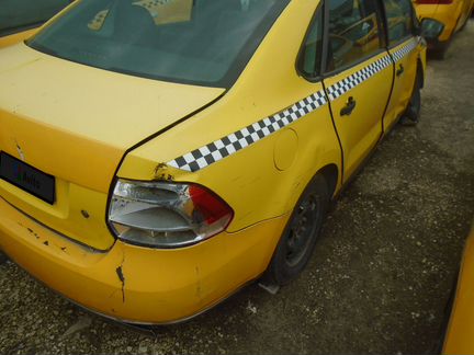 Volkswagen Polo 1.6 МТ, 2015, битый, 100 000 км