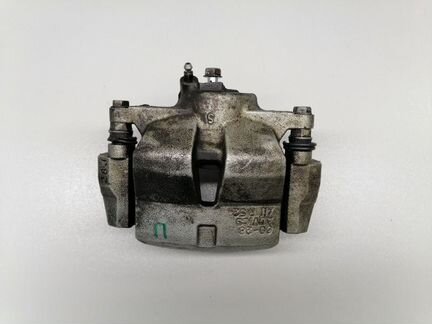 Суппорт передний правый Toyota Camry XV70 2.5 2019