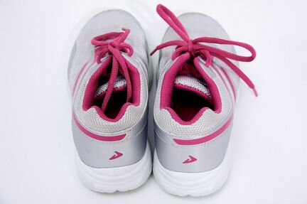 Кроссовки для девочки
