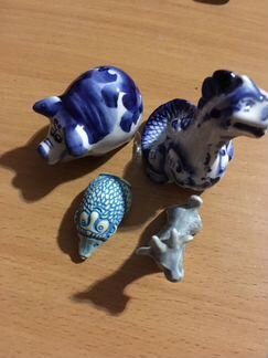 Коллекция статуэток гжели и керамики