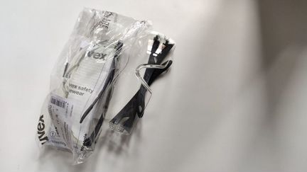 Защитные очки Uvex pheos one