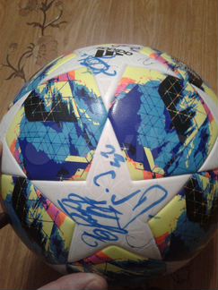 Футбольный мяч Adidas оригинал с автографами игрок