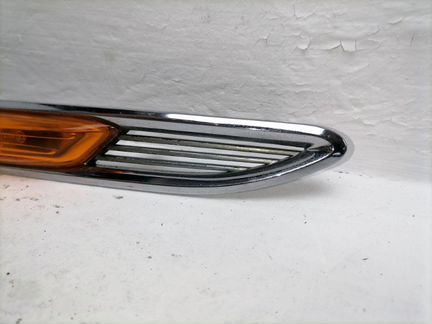 Повторитель в крыле правый Ford Mondeo 1.8 2008
