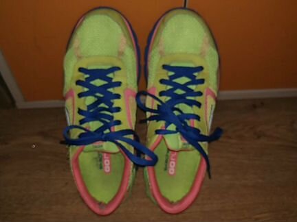 Кроссовки беговые