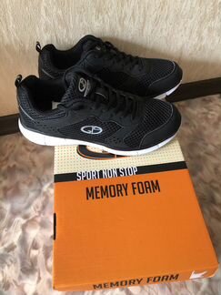Новые кроссовки 41 размера
