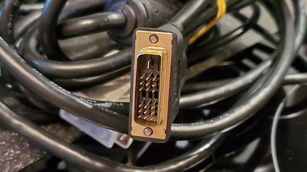 Кабель для компьютерного монитора DVI