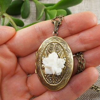Медальон Белые Цветы bronze