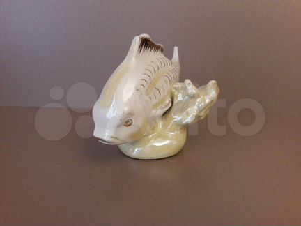 Фарфоровая статуэтка 