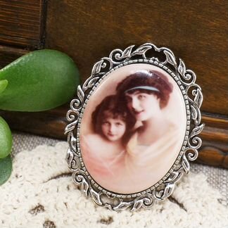 Брошь Винтажное Фото Мать и дочь фарфор деколь