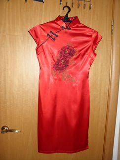 Платье красное атласное в японском стиле р-р 44-46