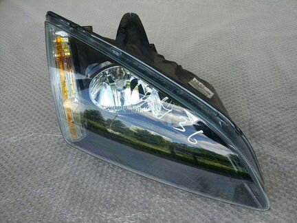 Фара правая Форд Фокус 2 (черная) Б У оригинал