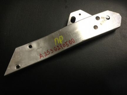 A2536210500 кронштейн пер. панели Мерседес 213 253