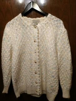 Светлая новая кофта с нежным люриксом