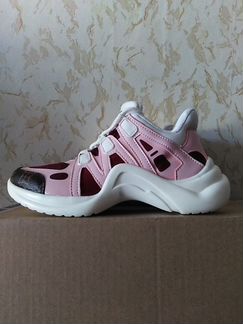 Новые кроссовки р. 36