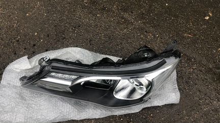Левая фара Toyota RAV4 ксенон