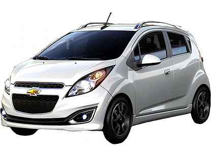 Chevrolet Spark на белом фоне