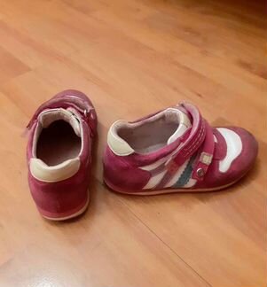 Продам кроссовки 26р