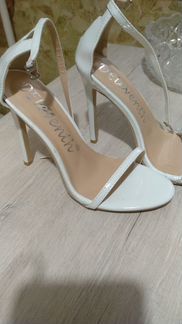 Босоножки белые