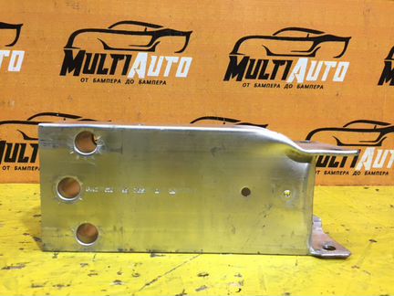 Кронштейн усилителя бампера передний правый